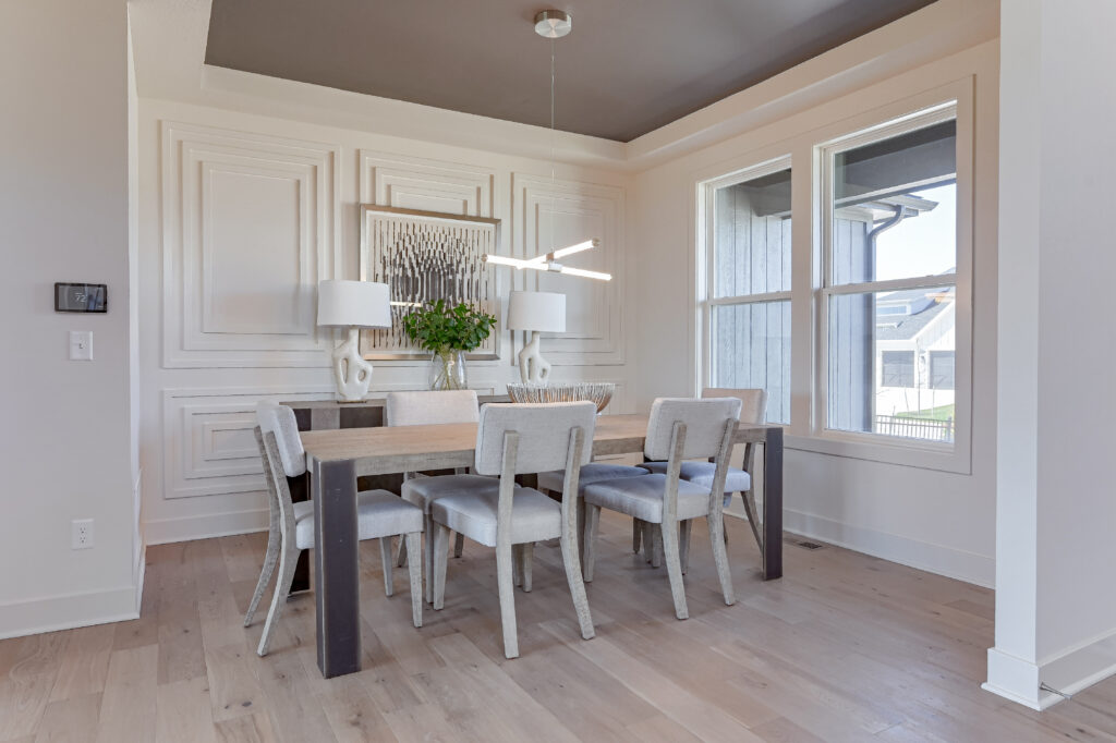 Irving - Dining room with table and six chairs
